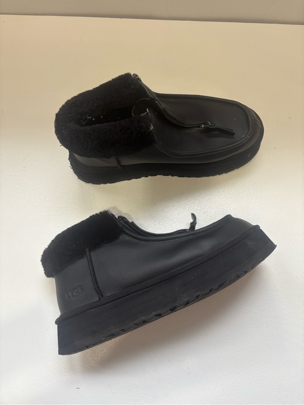 UGG Funkette Boot‎ Ultra Matte Black Sheepskin Platform Ankle Boots Size 8